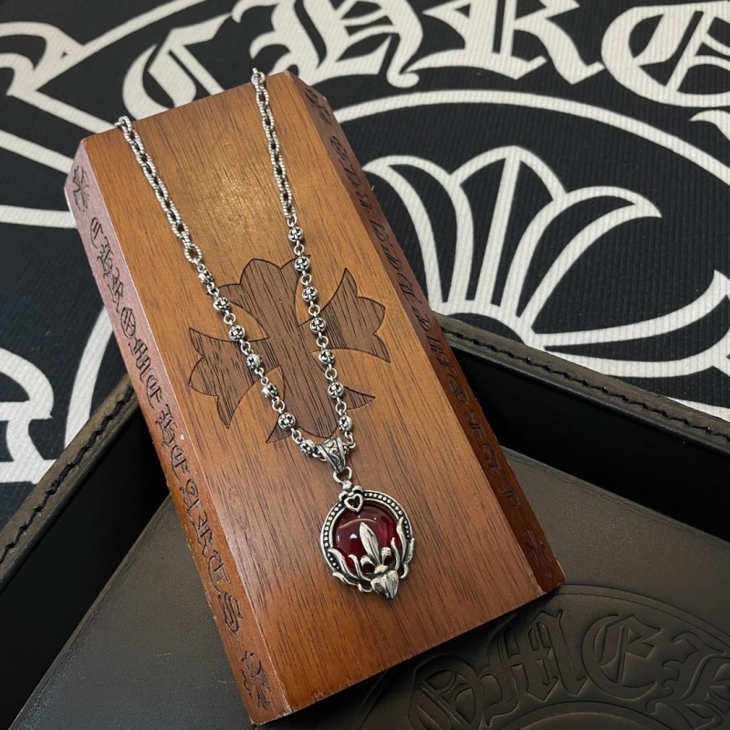 Ch*0me He**ts necklaces